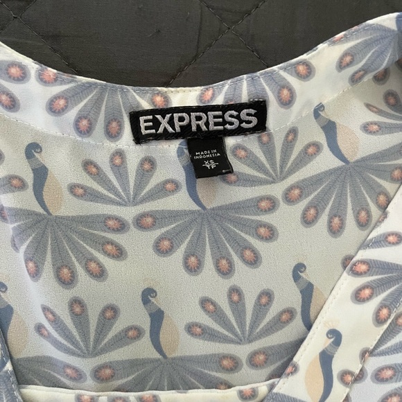 Beautiful Blouse - Picture 5 of 5